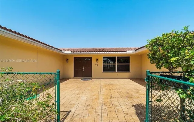 $6,995 | 601 North 44th Avenue, Hollywood, FL 33021