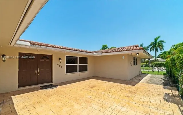 $6,995 | 601 North 44th Avenue, Hollywood, FL 33021