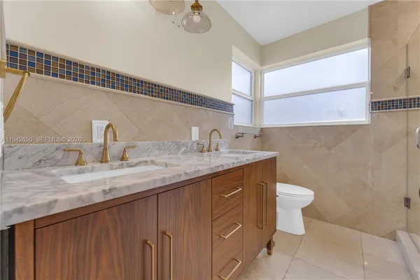$6,000 | 601 North 44th Avenue, Hollywood, FL 33021