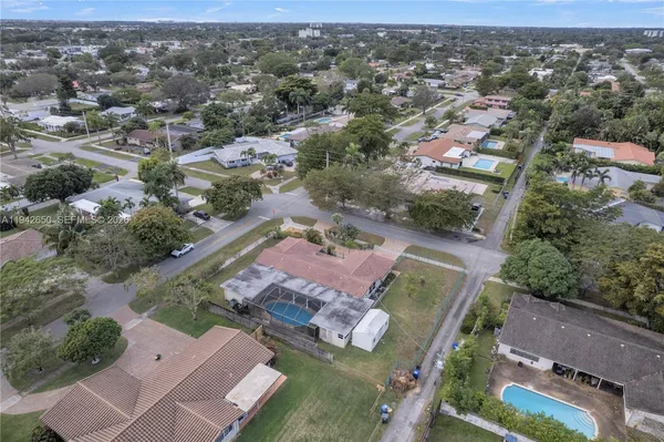 $6,000 | 601 North 44th Avenue, Hollywood, FL 33021
