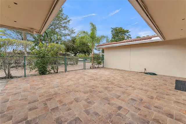 $6,750 | 601 North 44th Avenue, Hollywood, FL 33021