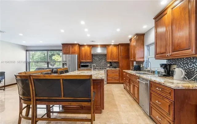 $6,995 | 601 North 44th Avenue, Hollywood, FL 33021