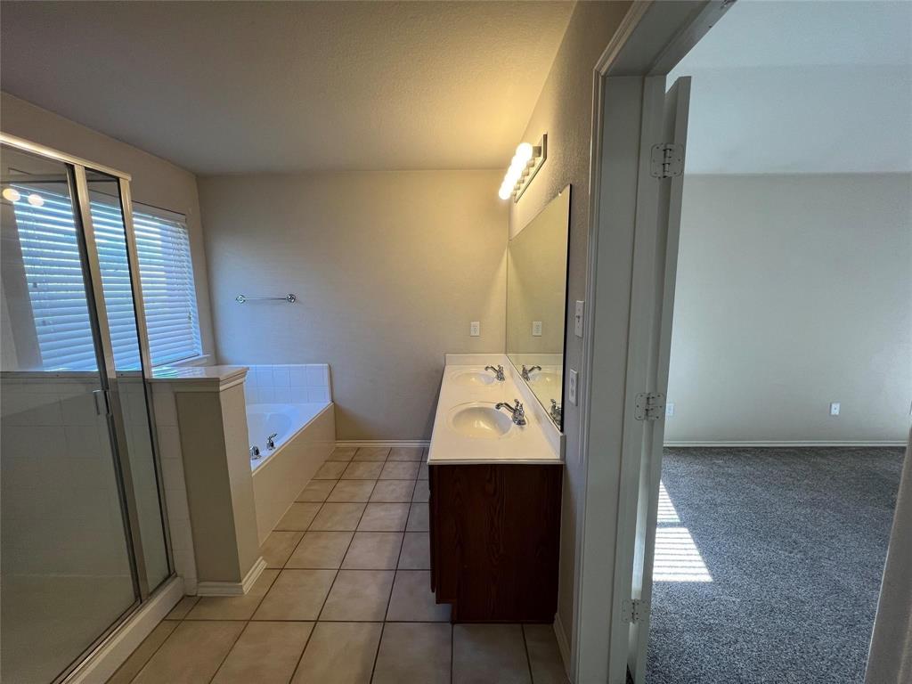 717 Mahogany Drive Anna, TX 75409 - Photo 5 of 11 a view of hallway with washer and dryer