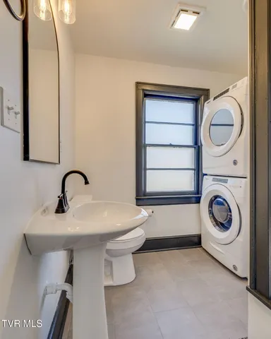 $1,700 | 837 East State Street, Bristol, TN 37620