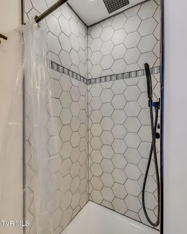 $1,700 | 837 East State Street, Bristol, TN 37620