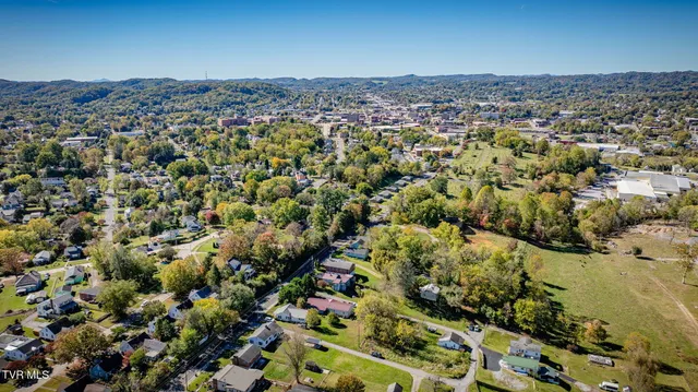 $1,700 | 837 East State Street, Bristol, TN 37620