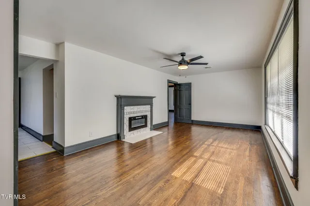 $1,700 | 837 East State Street, Bristol, TN 37620