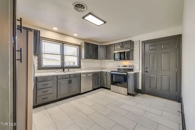 $1,700 | 837 East State Street, Bristol, TN 37620