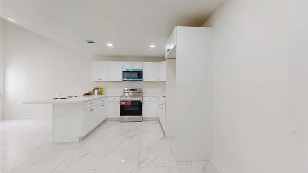 $2,000 | 7415 Alcomita Drive, Houston, TX 77083