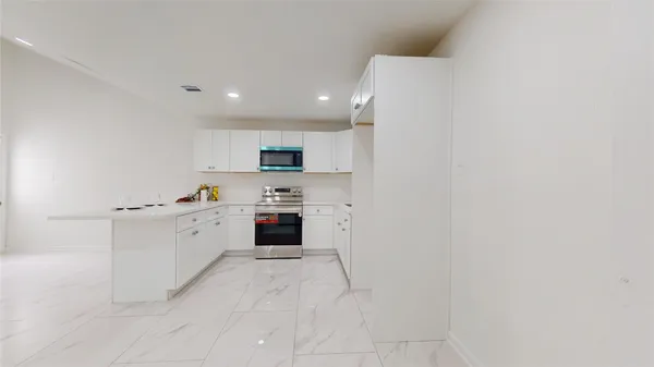 $2,000 | 7415 Alcomita Drive, Houston, TX 77083