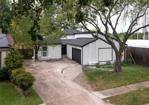 $2,000 | 7415 Alcomita Drive, Houston, TX 77083