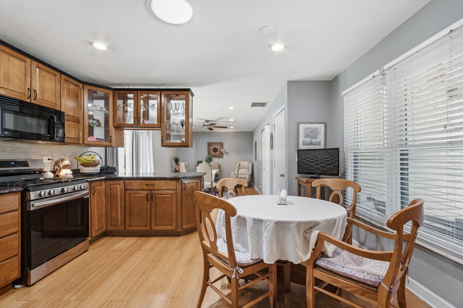 458 Nantucket Road Naperville, IL 60565 - Photo 7 of 21