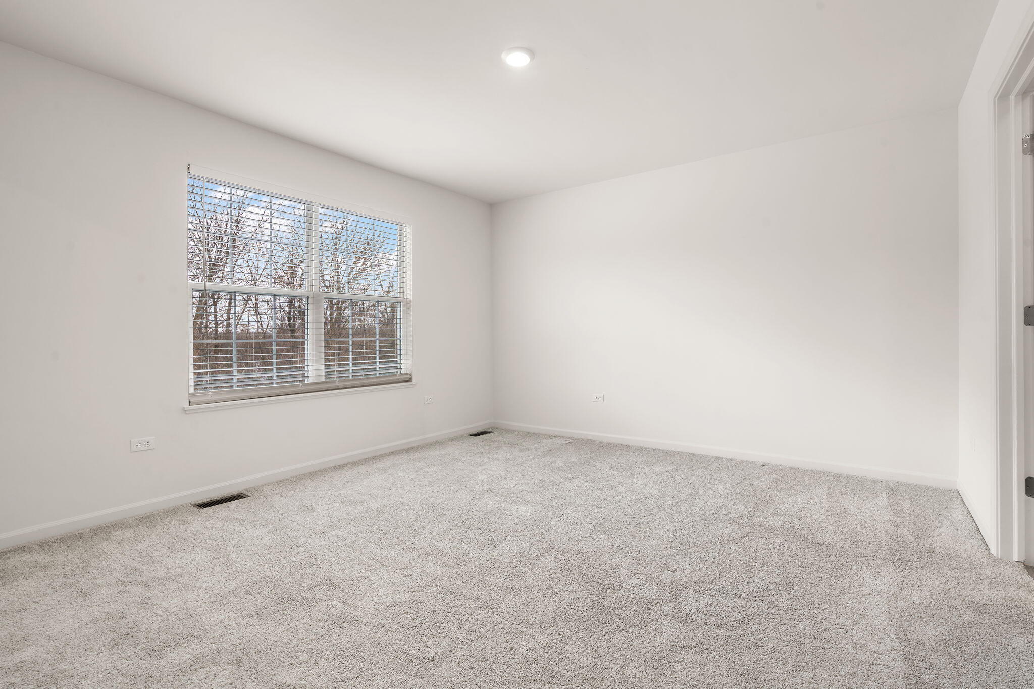 1811 East 111th Place Crown Point, IN 46307 - Photo 18 of 35 an empty room with windows