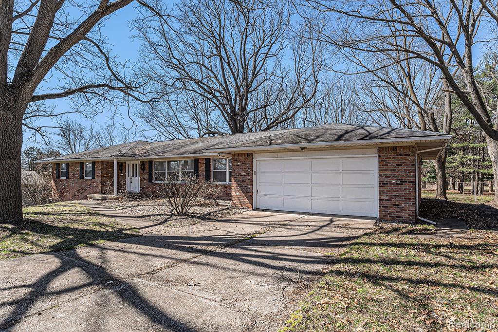 11209 Runyan Lake Road Fenton, MI 48430 - Photo 3 of 26