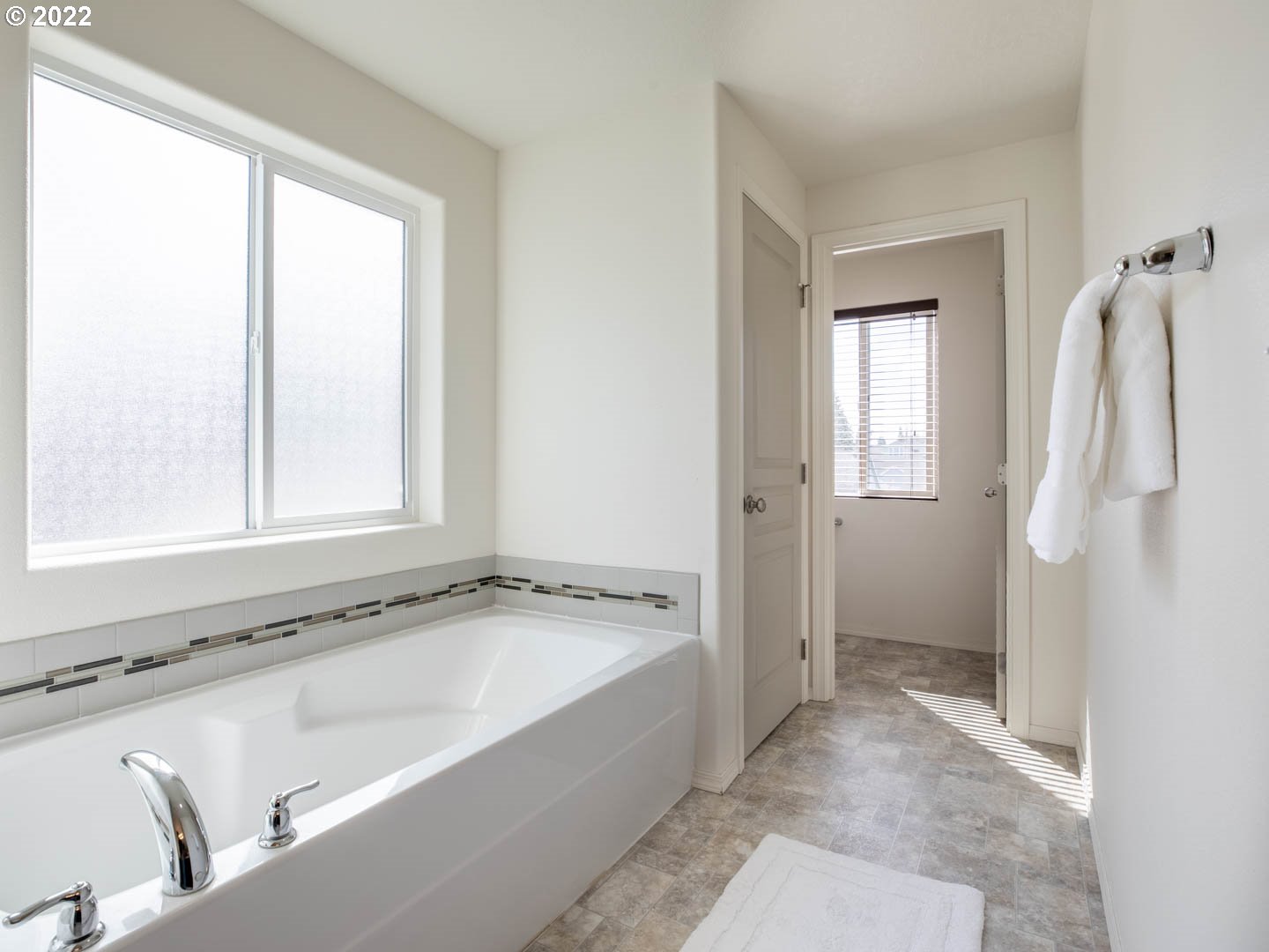 4664 Rocky Road Springfield, OR 97478 - Photo 11 of 21 a spacious bathroom with a bathtub and a shower