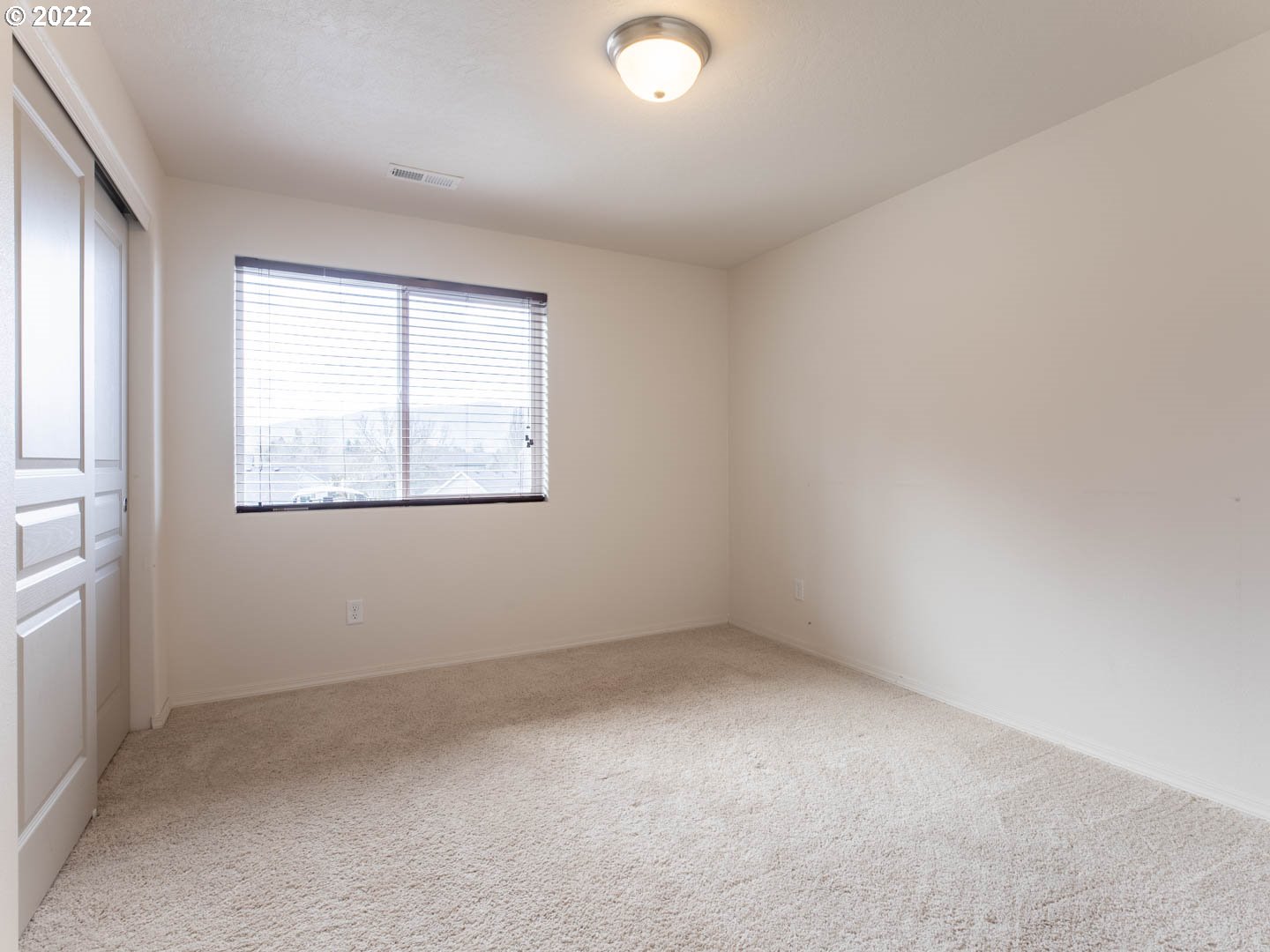 4664 Rocky Road Springfield, OR 97478 - Photo 13 of 21 an empty room with a window