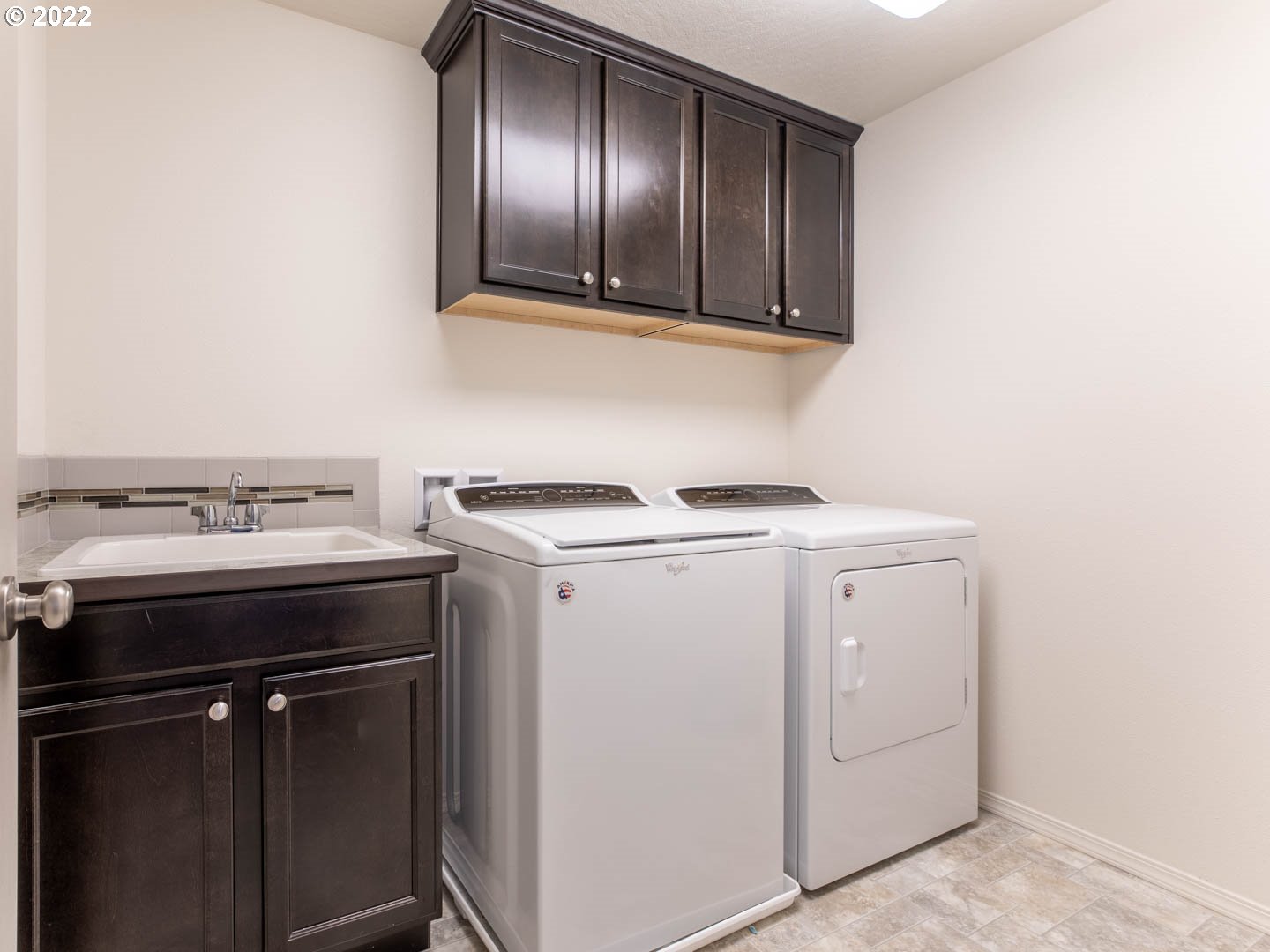4664 Rocky Road Springfield, OR 97478 - Photo 17 of 21 a utility room with dryer and washer