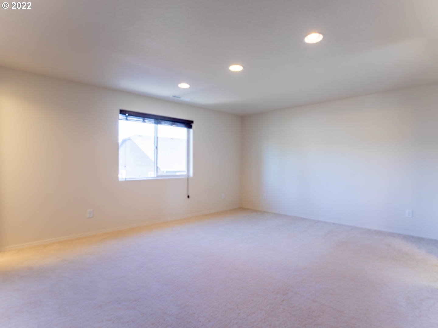 4664 Rocky Road Springfield, OR 97478 - Photo 9 of 21 an empty room with windows