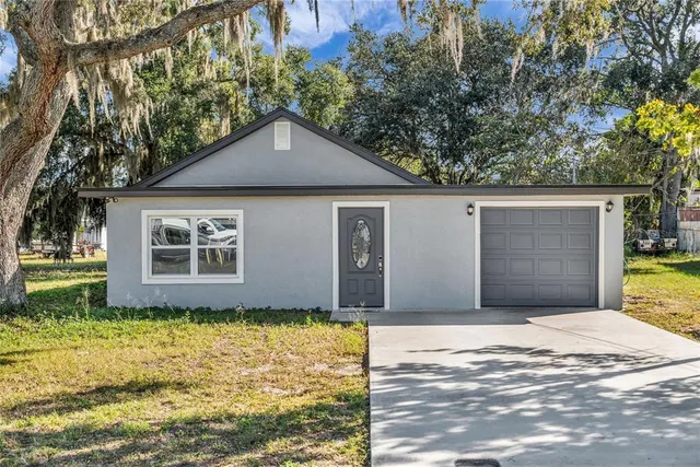 a view of yard with tree