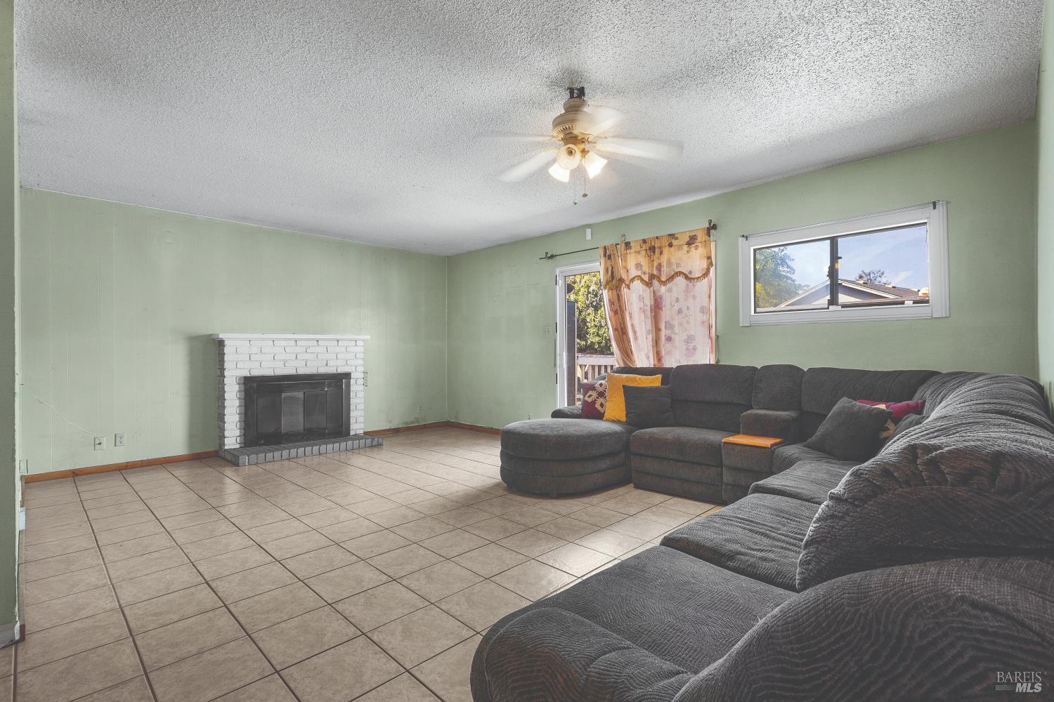 2615 Mohawk Street Santa Rosa, CA 95403 - Photo 3 of 9 Gallery Image 3