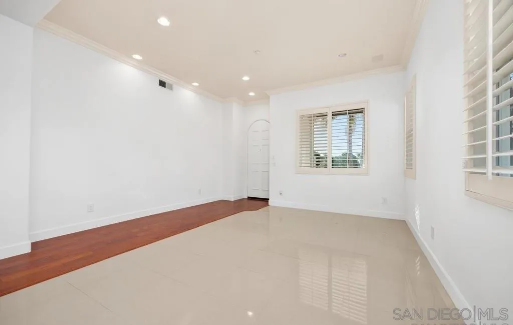 1090 Alexandra Lane Encinitas, CA 92024 - Photo 8 of 35 Gallery Image 8