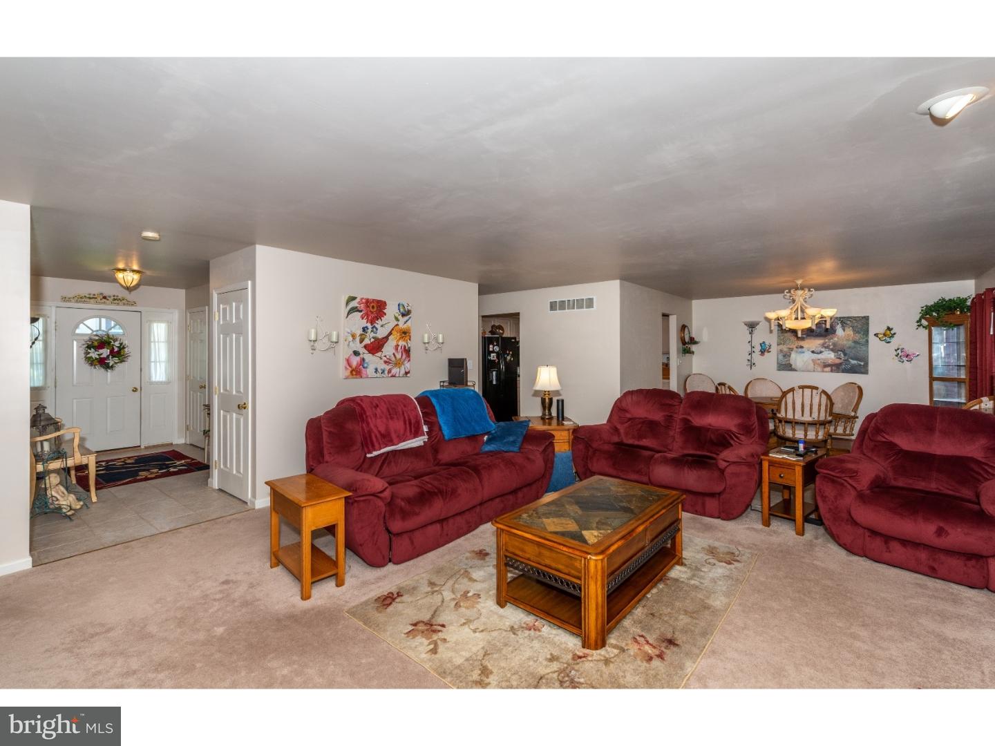 13 Dallas Lane Sinking Spring, PA 19608 - Photo 4 of 23 Living Room