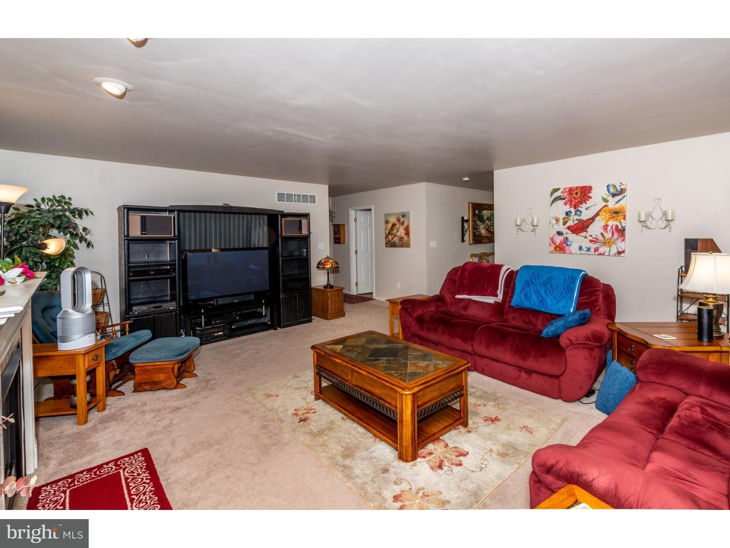 13 Dallas Lane Sinking Spring, PA 19608 - Photo 5 of 23 Living Room