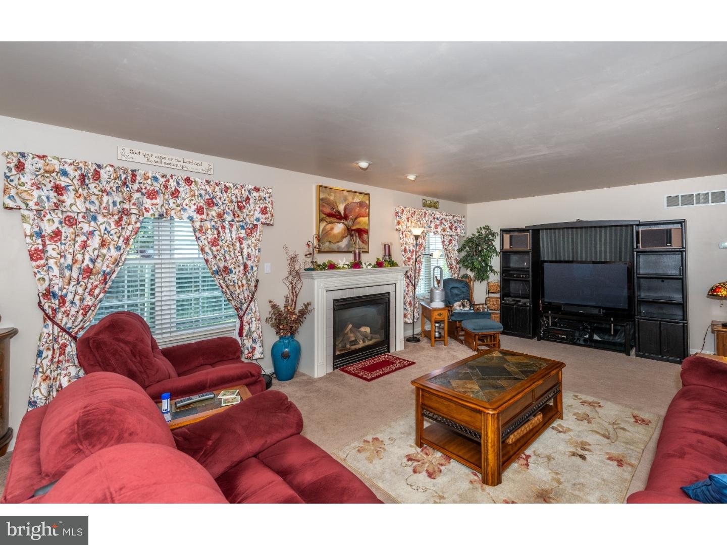 13 Dallas Lane Sinking Spring, PA 19608 - Photo 6 of 23 Living Room