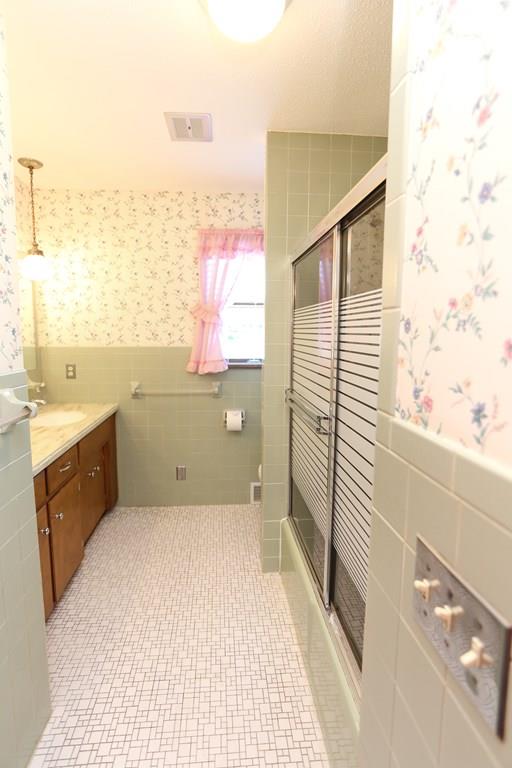 94 Hillview Road Holyoke, MA 01040 - Photo 9 of 9 a bathroom with a sink toilet and shower
