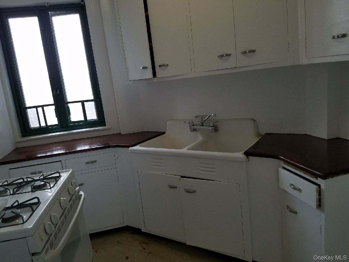 1594 Unionport Road, Unit 9D Bronx, NY 10462 - Photo 2 of 7