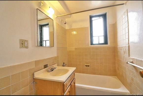 1594 Unionport Road, Unit 9D Bronx, NY 10462 - Photo 3 of 7