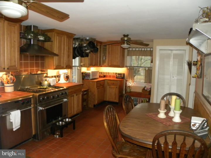 421 Sandy Bank Road Media, PA 19063 - Photo 6 of 12 Kitchen