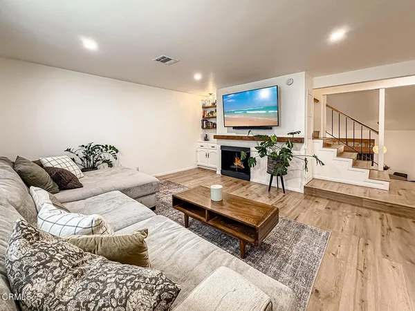 $599,000 | 5465 Newcastle Avenue, Unit 6, Encino, CA 91316