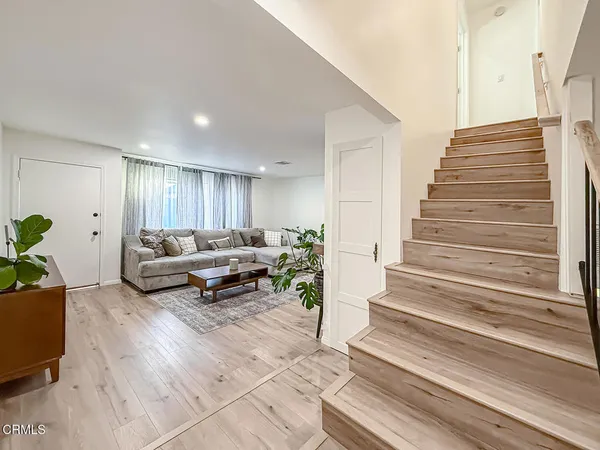 $599,000 | 5465 Newcastle Avenue, Unit 6, Encino, CA 91316