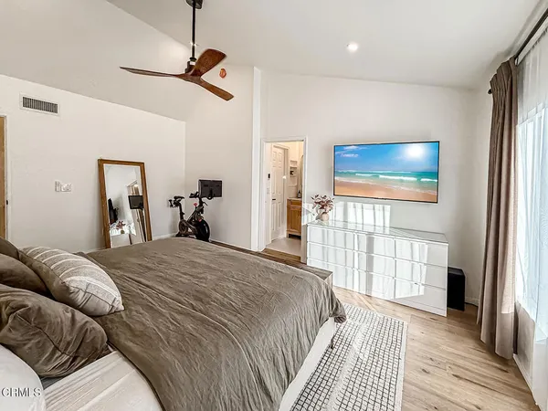 $599,000 | 5465 Newcastle Avenue, Unit 6, Encino, CA 91316
