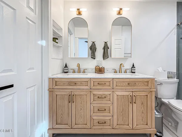$599,000 | 5465 Newcastle Avenue, Unit 6, Encino, CA 91316