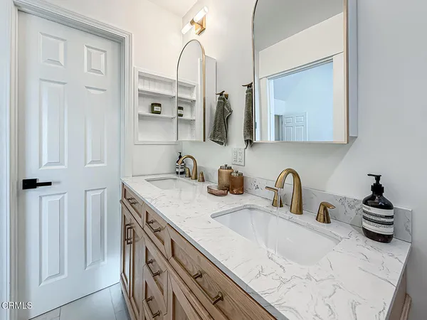 $599,000 | 5465 Newcastle Avenue, Unit 6, Encino, CA 91316