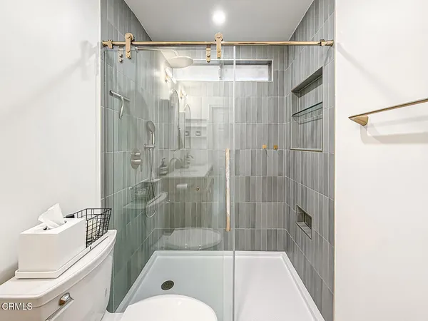 $599,000 | 5465 Newcastle Avenue, Unit 6, Encino, CA 91316
