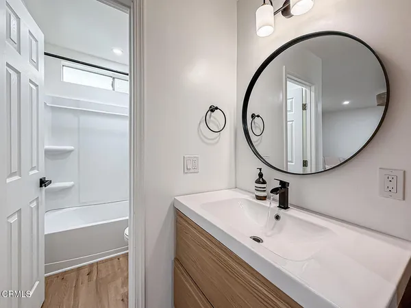 $599,000 | 5465 Newcastle Avenue, Unit 6, Encino, CA 91316