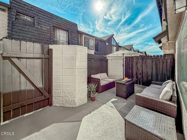 $599,000 | 5465 Newcastle Avenue, Unit 6, Encino, CA 91316