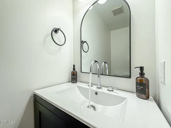$599,000 | 5465 Newcastle Avenue, Unit 6, Encino, CA 91316