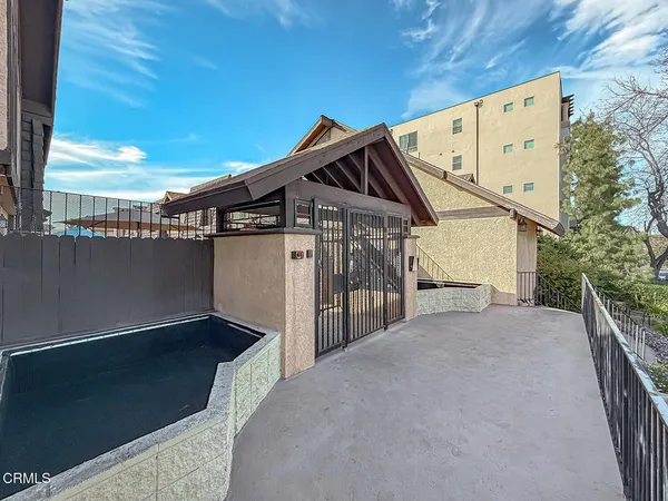 $599,000 | 5465 Newcastle Avenue, Unit 6, Encino, CA 91316