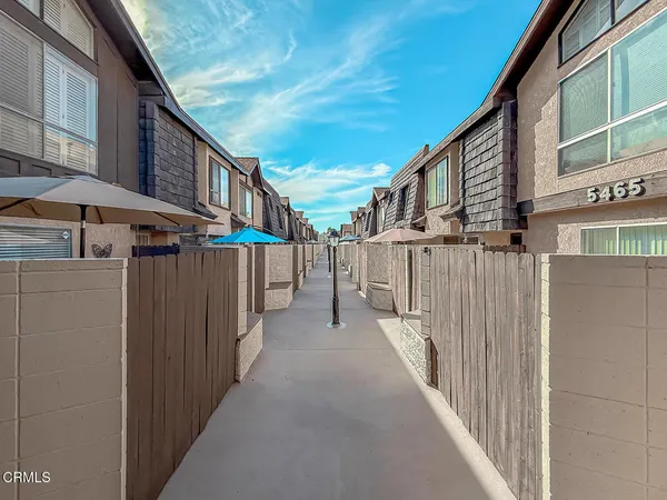 $599,000 | 5465 Newcastle Avenue, Unit 6, Encino, CA 91316