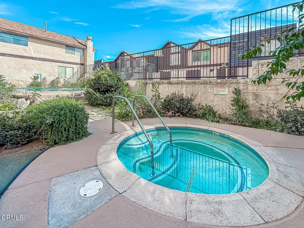 $599,000 | 5465 Newcastle Avenue, Unit 6, Encino, CA 91316