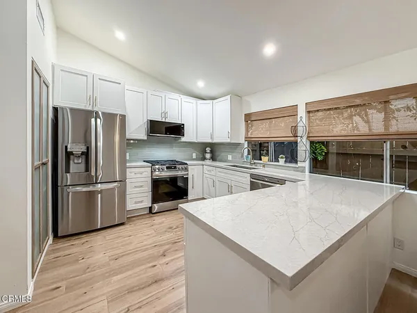 $599,000 | 5465 Newcastle Avenue, Unit 6, Encino, CA 91316