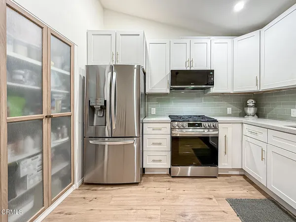 $599,000 | 5465 Newcastle Avenue, Unit 6, Encino, CA 91316