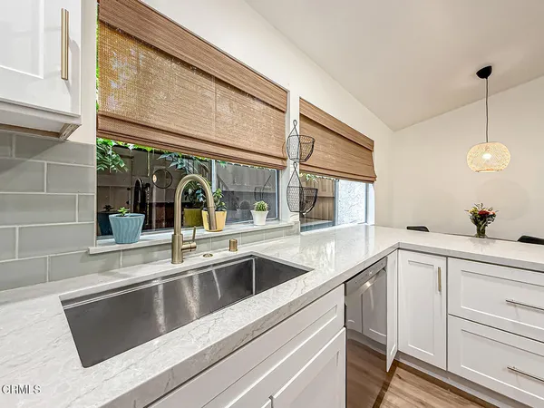 $599,000 | 5465 Newcastle Avenue, Unit 6, Encino, CA 91316