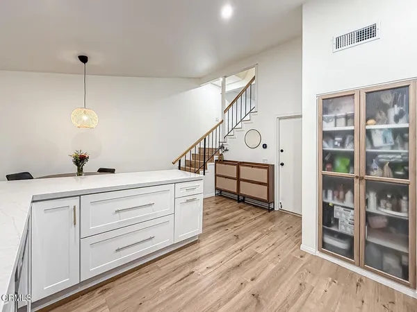 $599,000 | 5465 Newcastle Avenue, Unit 6, Encino, CA 91316