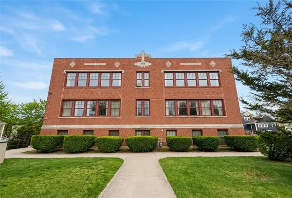 $1,776 | 366 Main Street, Unit G3, Warren, RI 02885