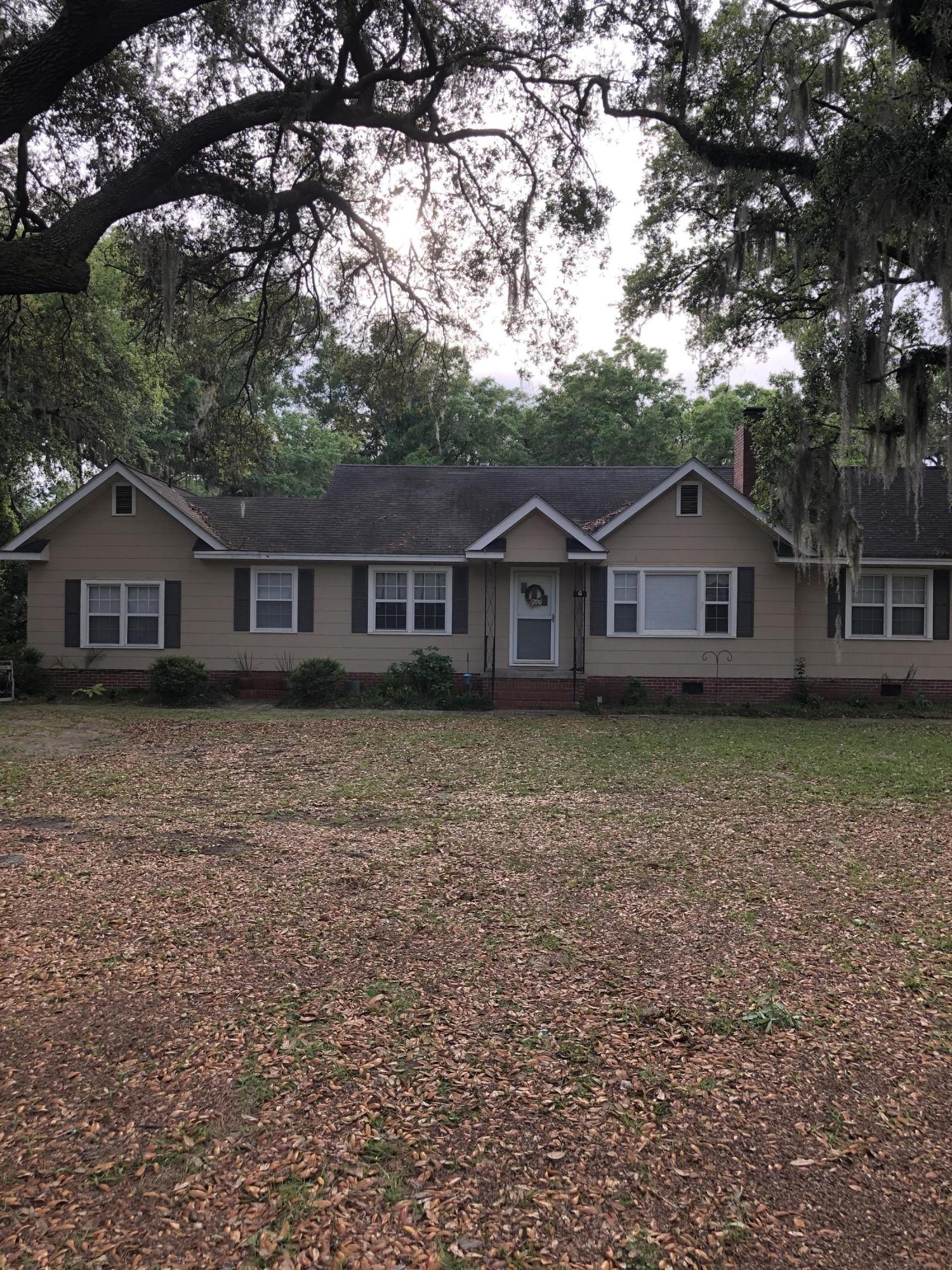 910 Battery Creek Road Beaufort, SC 29902 - Photo 1 of 23 1.Front of House